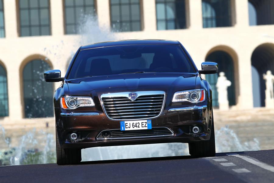  Lancia Thema 2011 года  (фото 42 из 77)